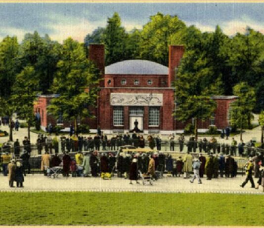 Історія The Prospect Park Zoo, який був заснований у часи, коли Бруклін був містом