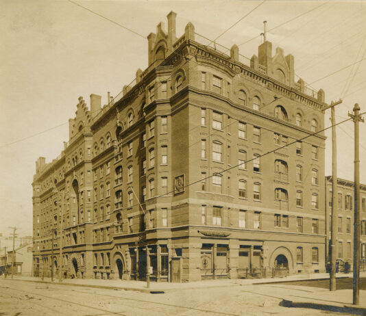 Історія бруклінського філантропа Чарльза Пратта та його нафтових заводів