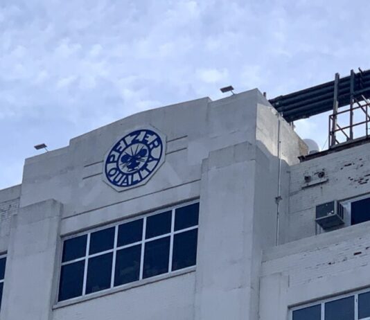 Бруклінське походження всесвітньо відомої фармакологічної компанії